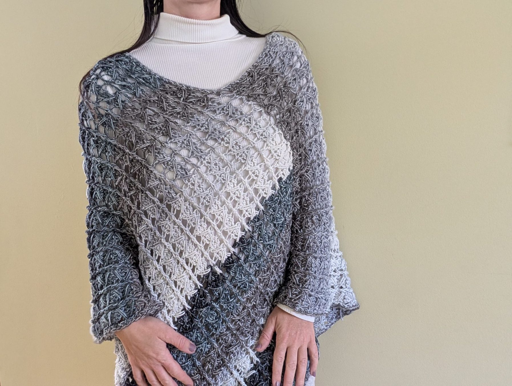 Estella Crochet Poncho – Free Pattern & Video Tutorial