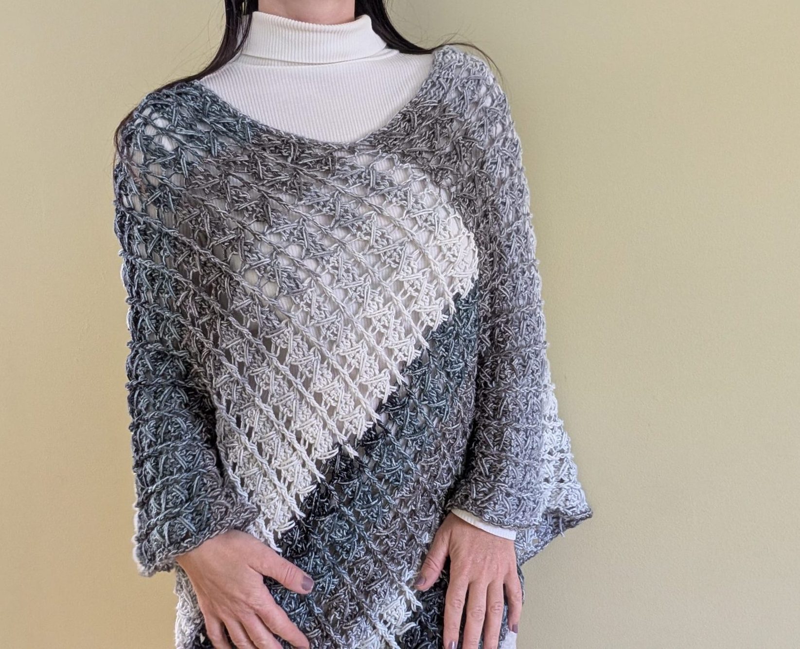 Estella Crochet Poncho – Free Pattern & Video Tutorial