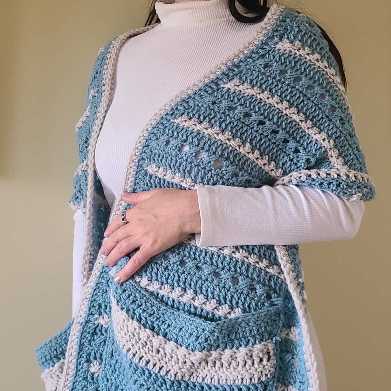 Beautiful Crochet Pocket Shawl – Free Pattern & Video tutorial