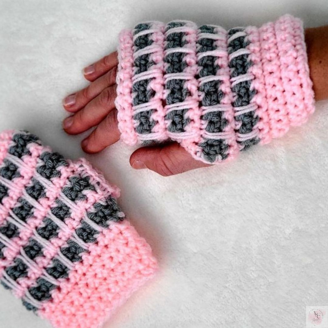 Crochet Fingerless Gloves – Easy Free Crochet Pattern