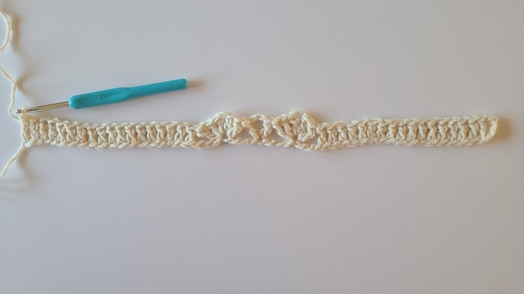 crochet tie vest front panel row 1