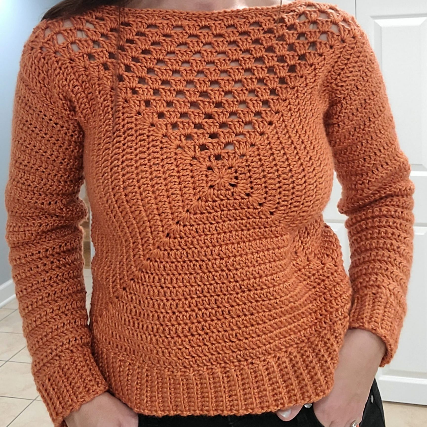Lovare Granny Square Sweater – Free Pattern & Video Tutorial