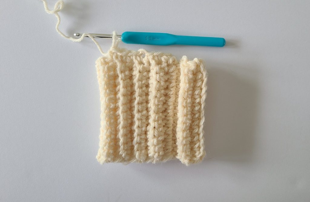 Crochet beige Fingerless Gloves Row 1