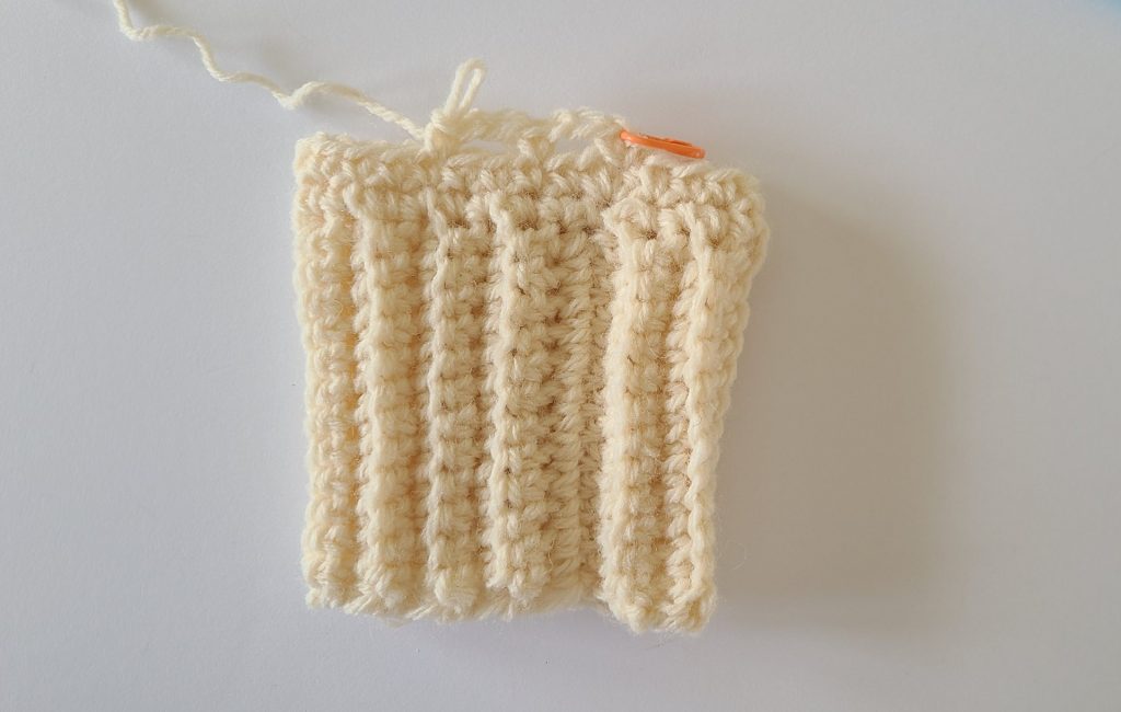 Crochet beige Fingerless Gloves Row 3