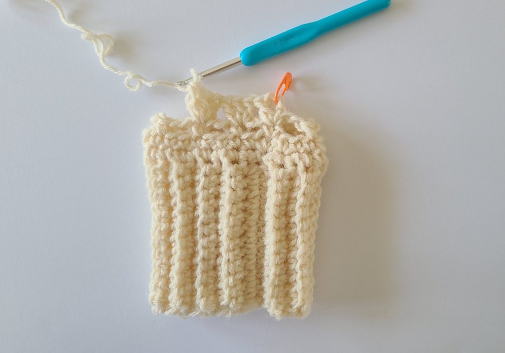 Crochet beige Fingerless Gloves Row 4