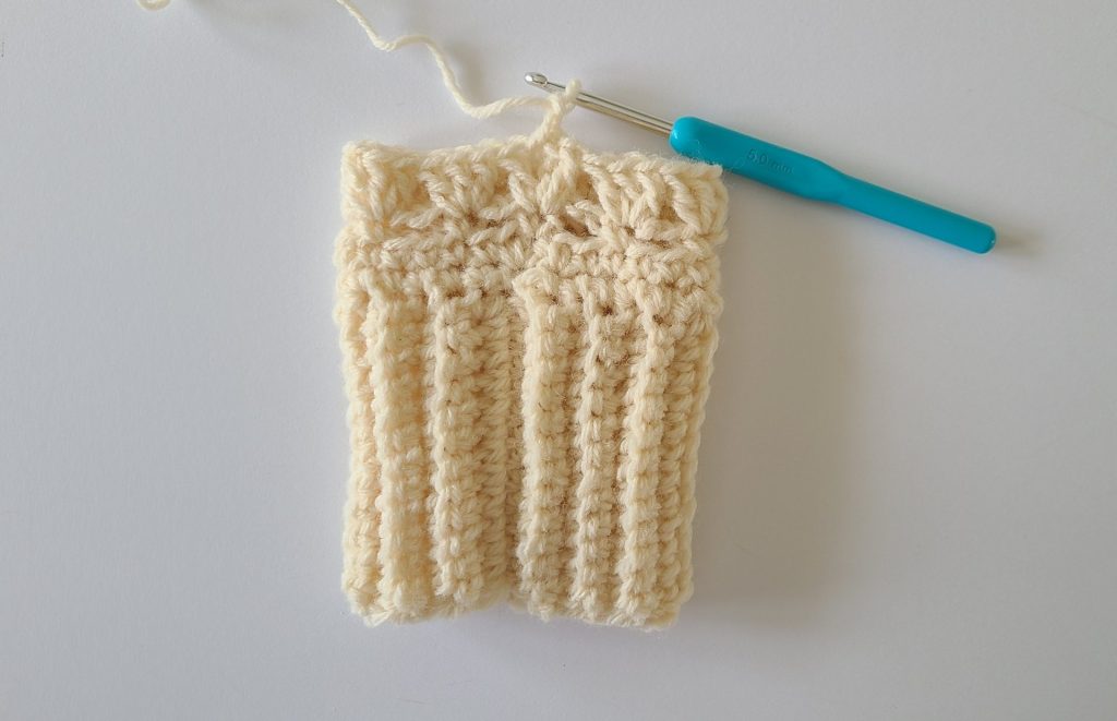 Crochet beige Fingerless Gloves Row 4