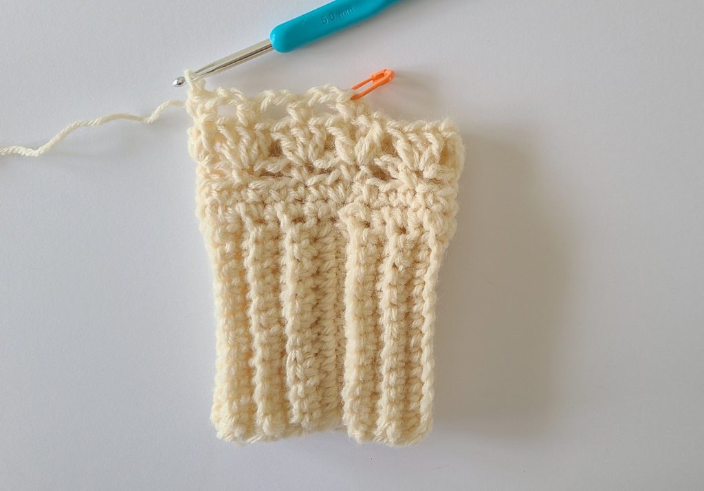 Crochet beige Fingerless Gloves Row 5