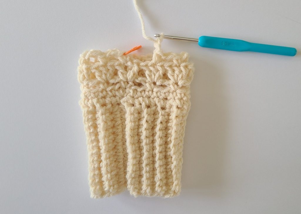 Crochet beige Fingerless Gloves Row 5
