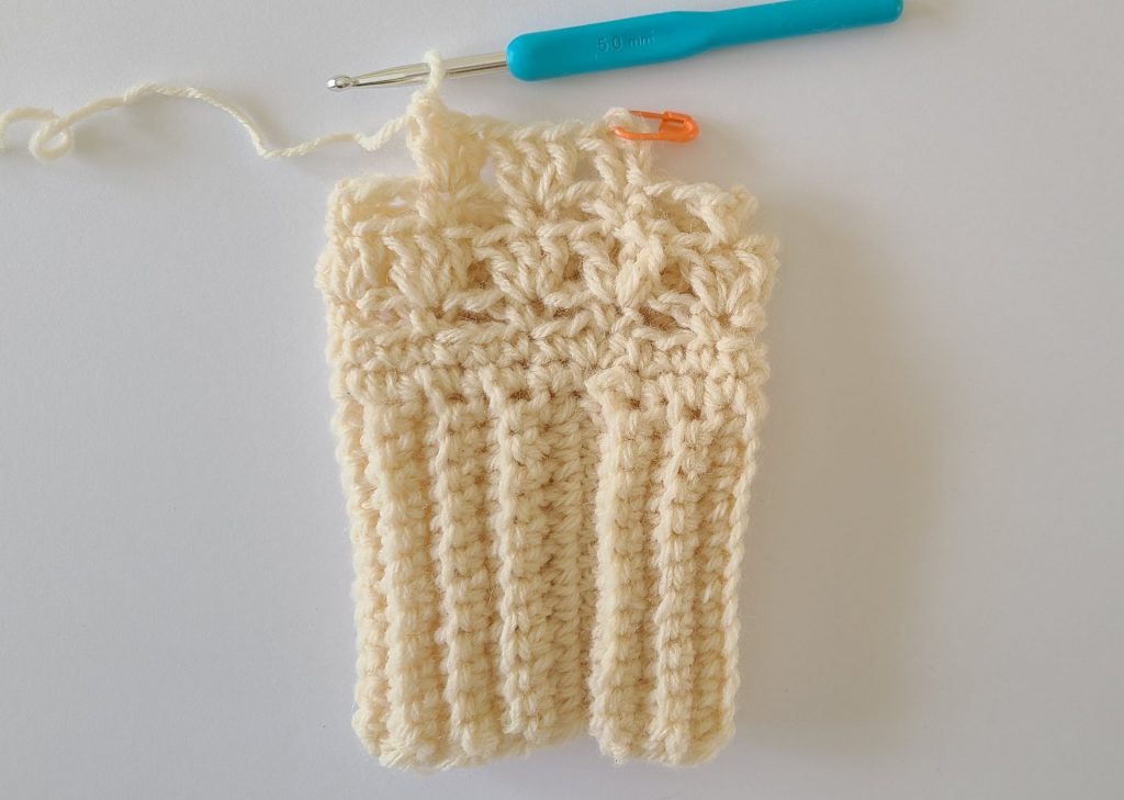Crochet beige Fingerless Gloves Row 6