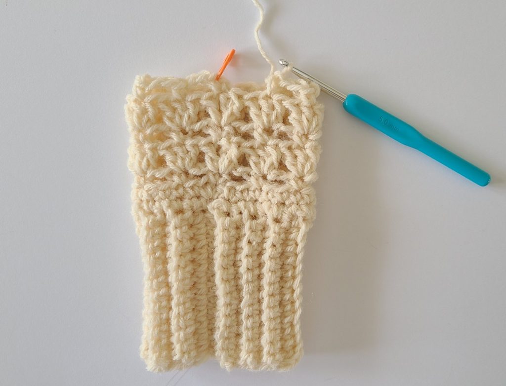 Crochet beige Fingerless Gloves Row 7
