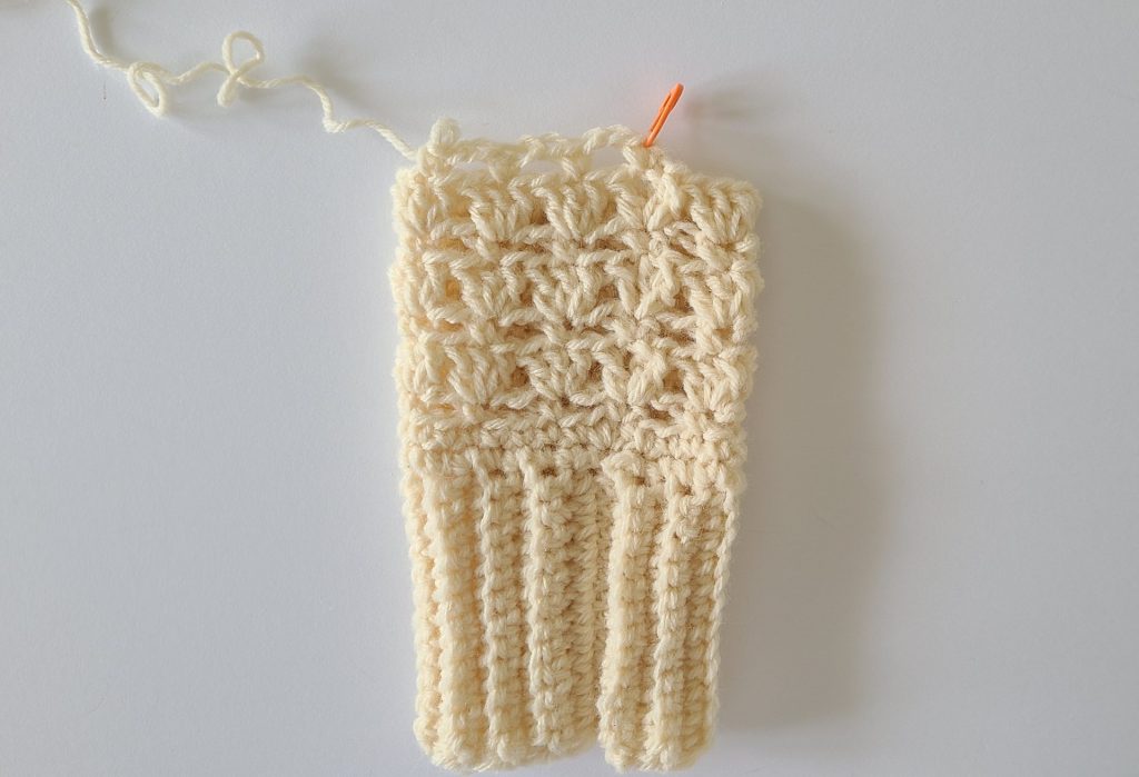 Crochet beige Fingerless Gloves Row 9