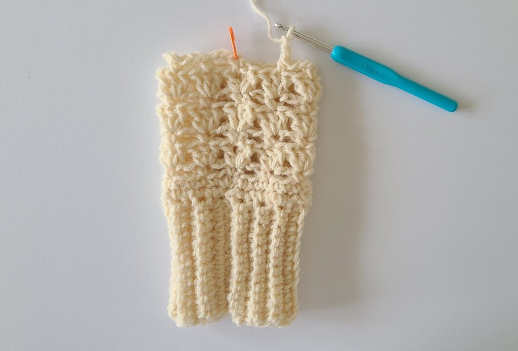 Crochet beige Fingerless Gloves Row 9