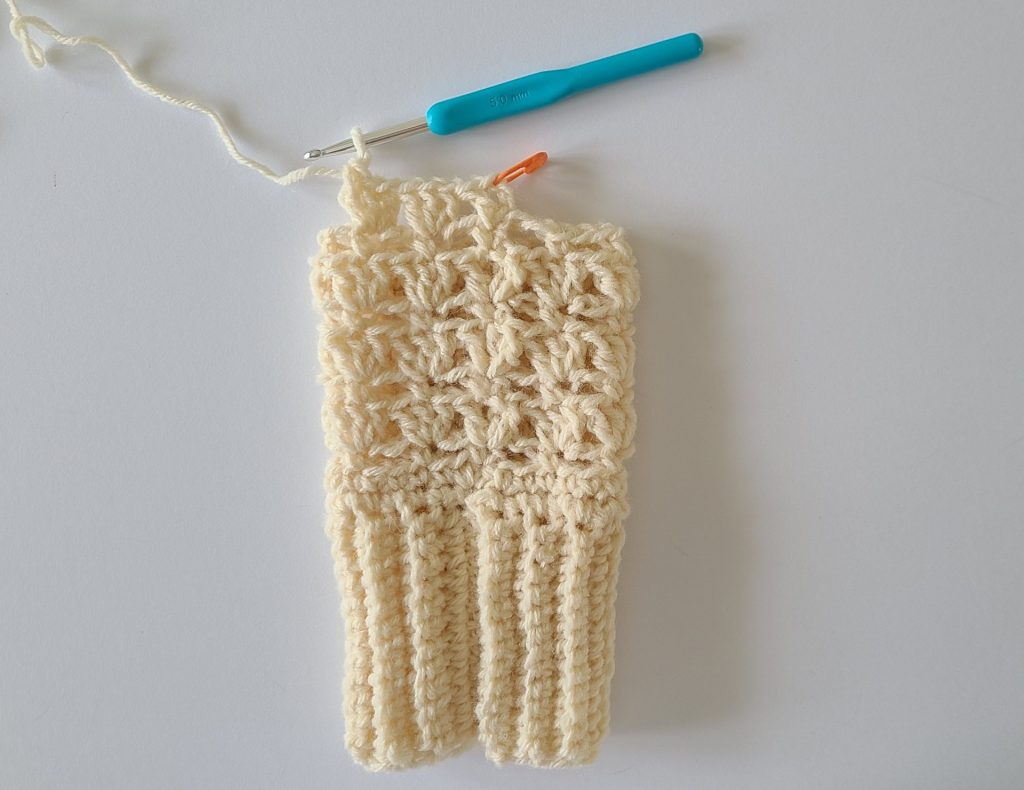 Crochet beige Fingerless Gloves Row 10