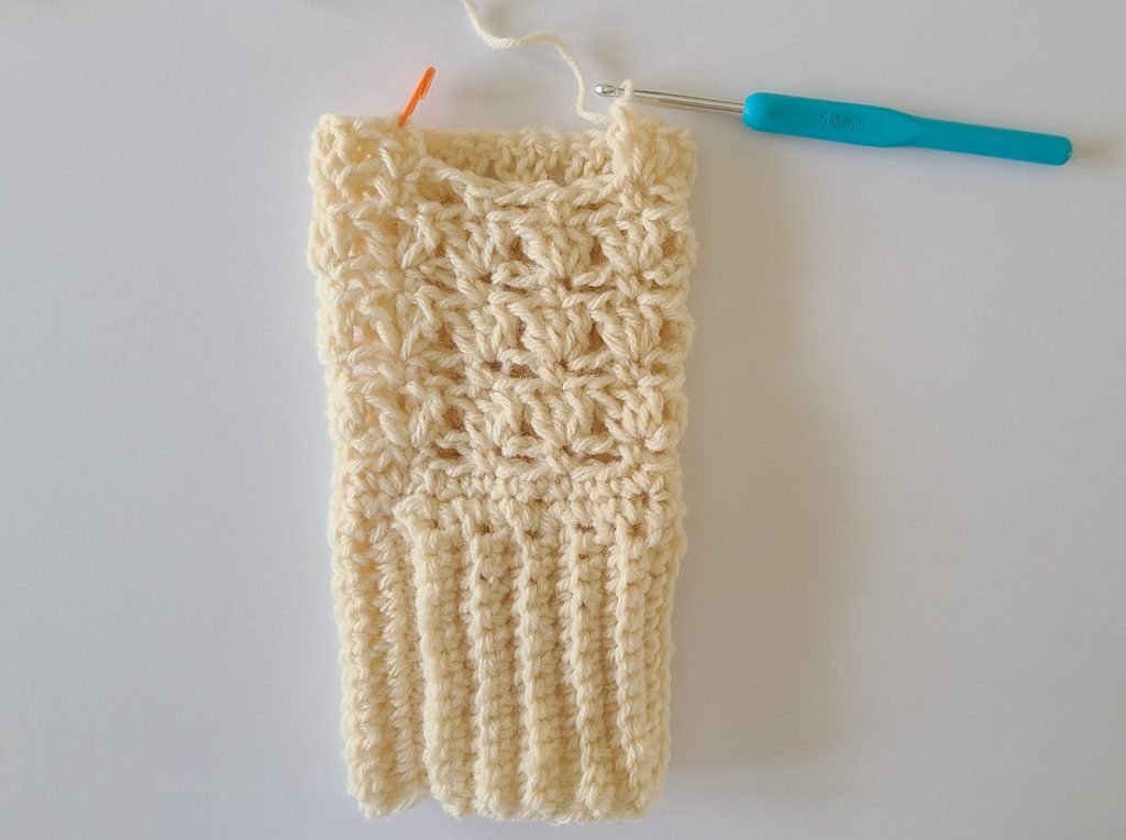 Crochet beige Fingerless Gloves Row 10