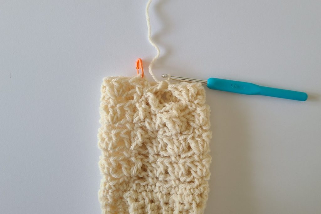 Crochet beige Fingerless Gloves Row 10