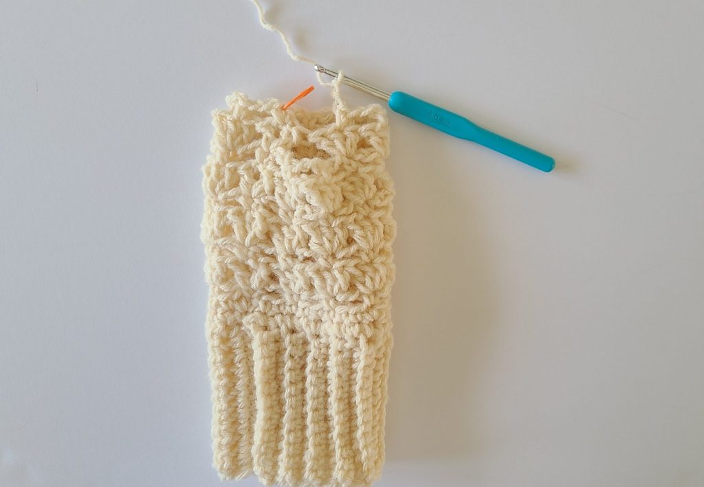 Crochet beige Fingerless Gloves Row 11