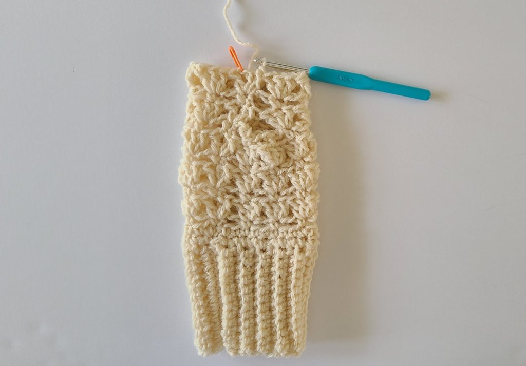 Crochet beige Fingerless Gloves Row 12