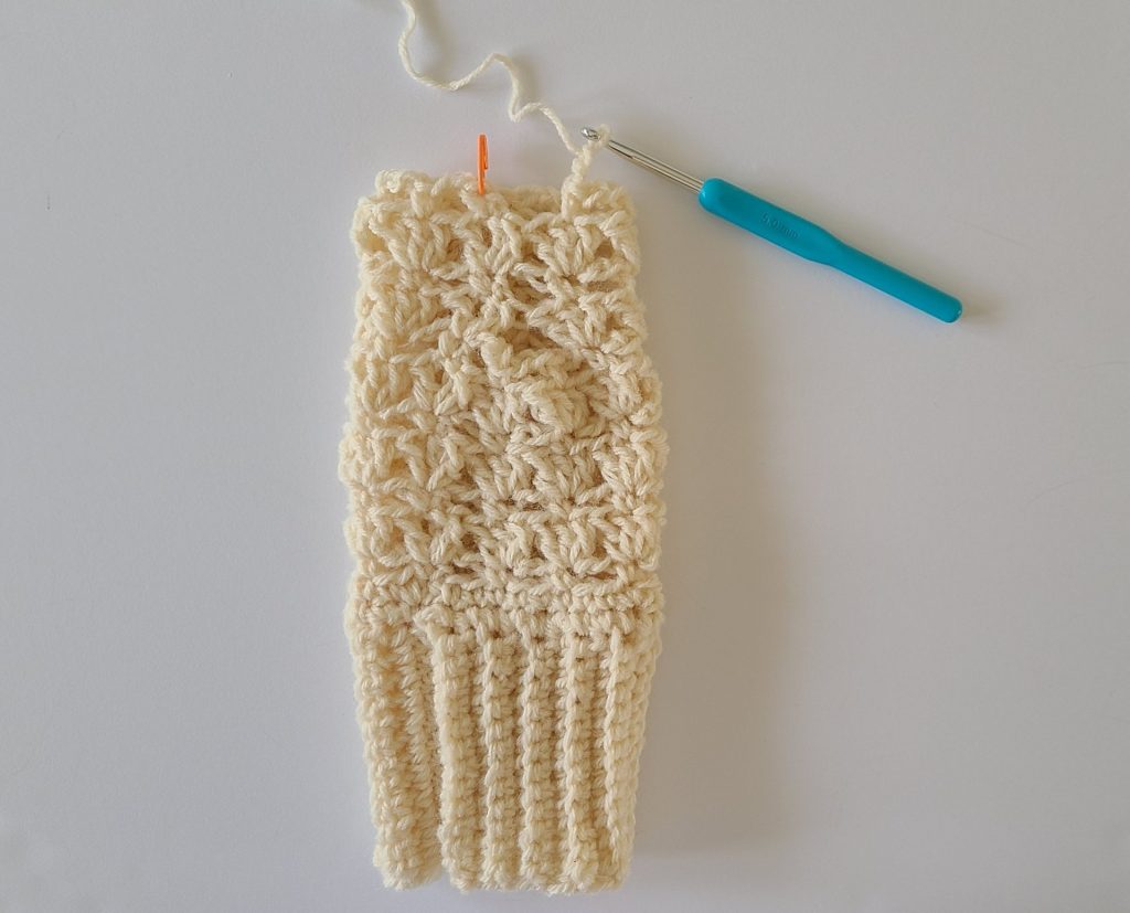 Crochet beige Fingerless Gloves Row 13