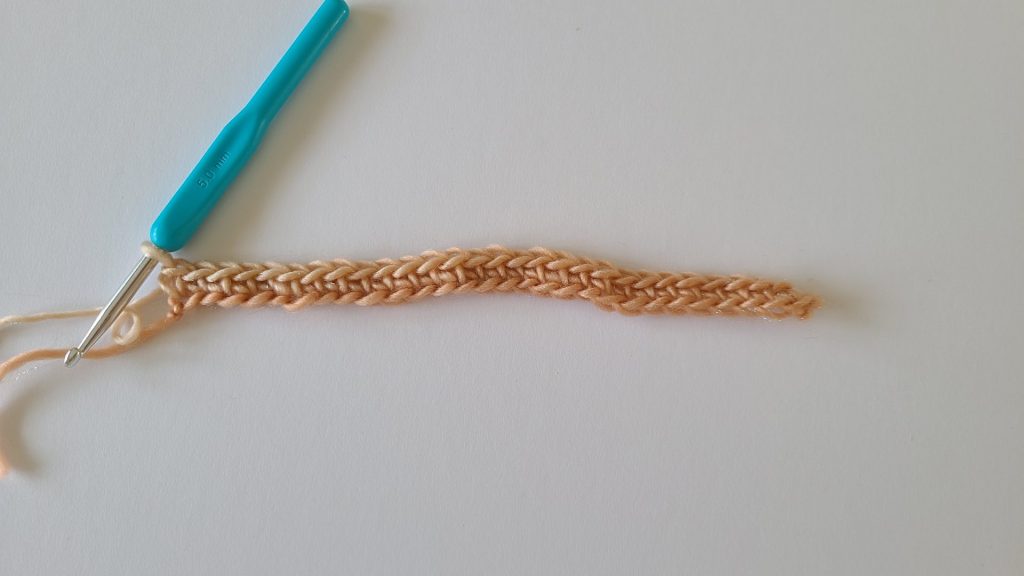 Close-up of Row 1 of the Amalya Crochet Scarf showing the starting stitches and pattern