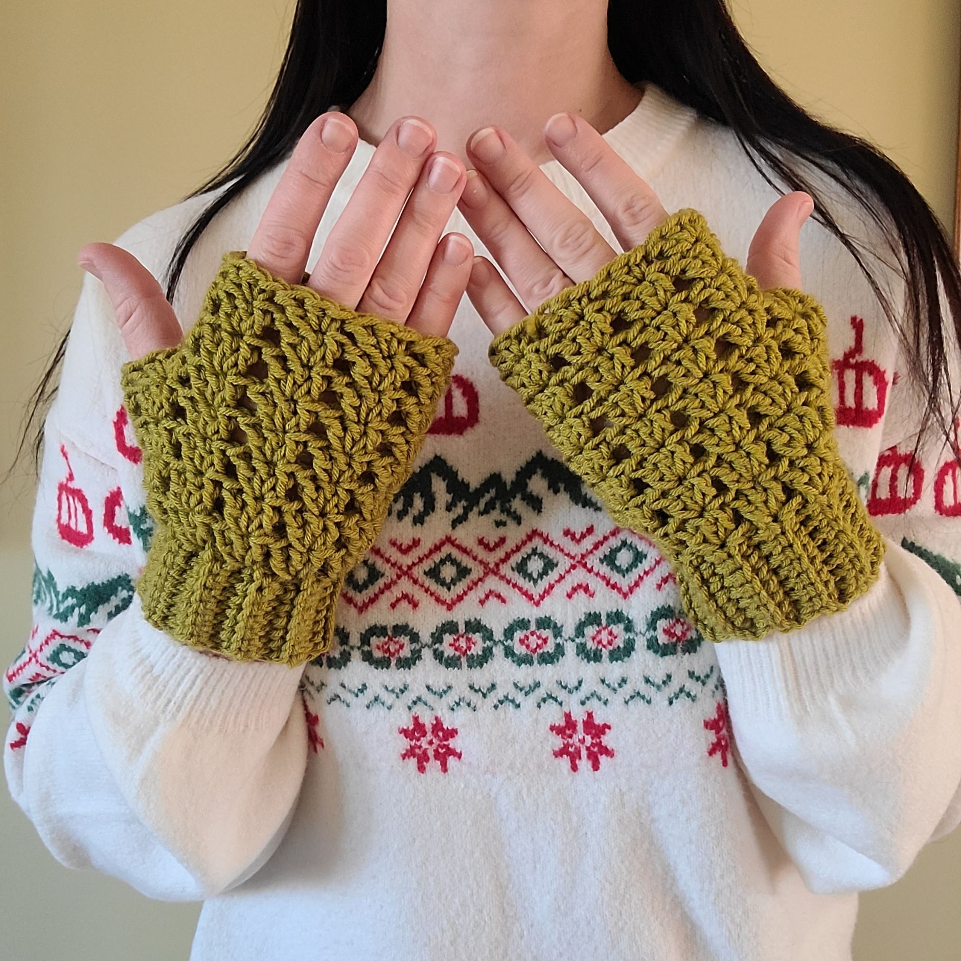 Make Your Own Crochet Fingerless Gloves – Free & Easy Pattern